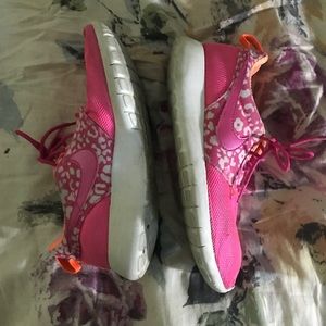 Nike Shoes - Nike roshe Nike Shoes - Nike roshe